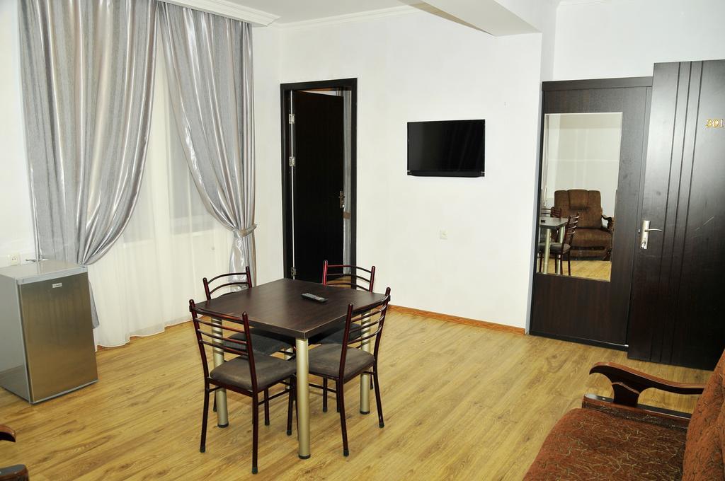 Alma-Ata Hotel Borjomi Oda fotoğraf